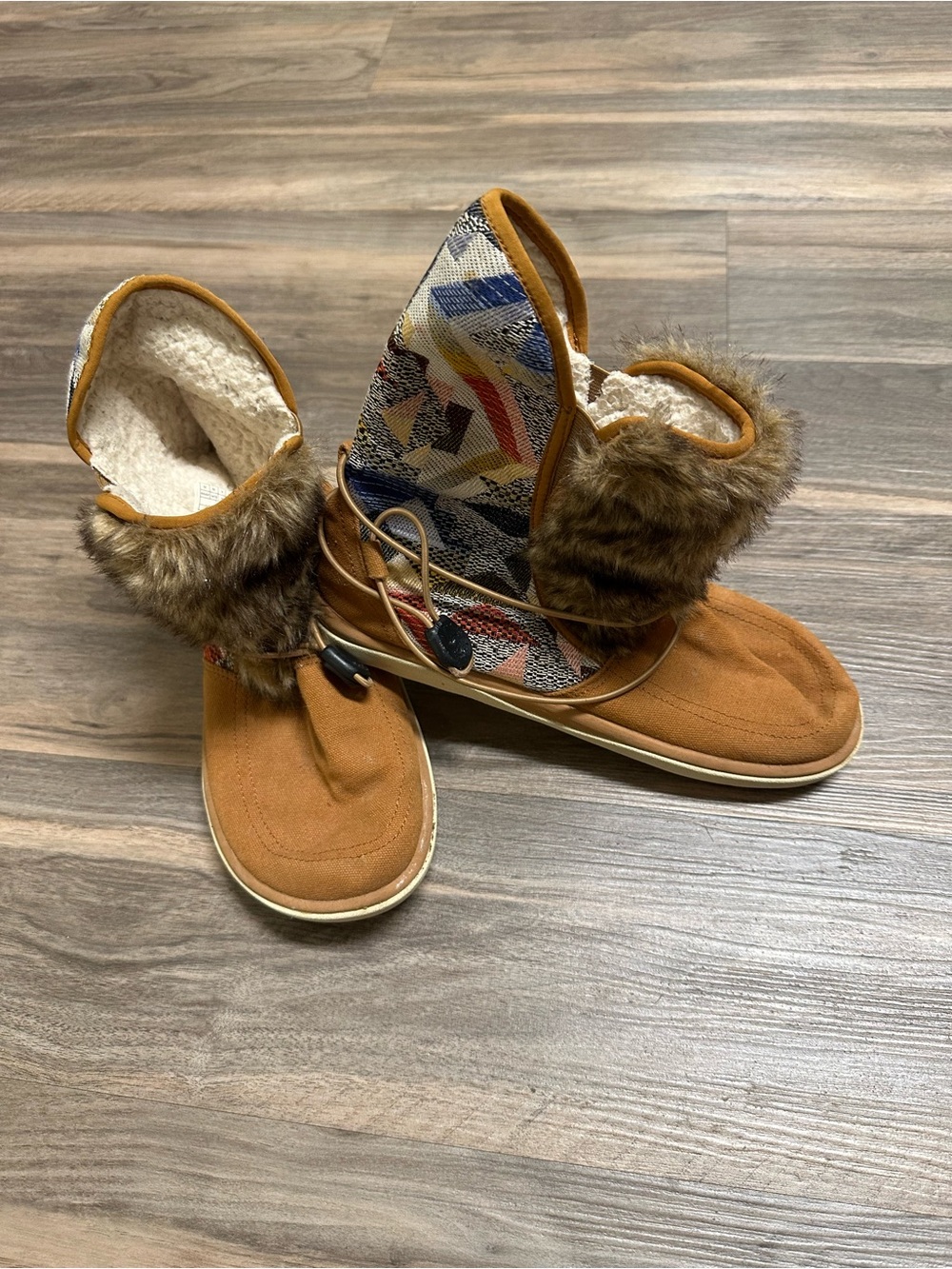 Sanuk Tripper Southwest Style Boots - Picture 7 of 10